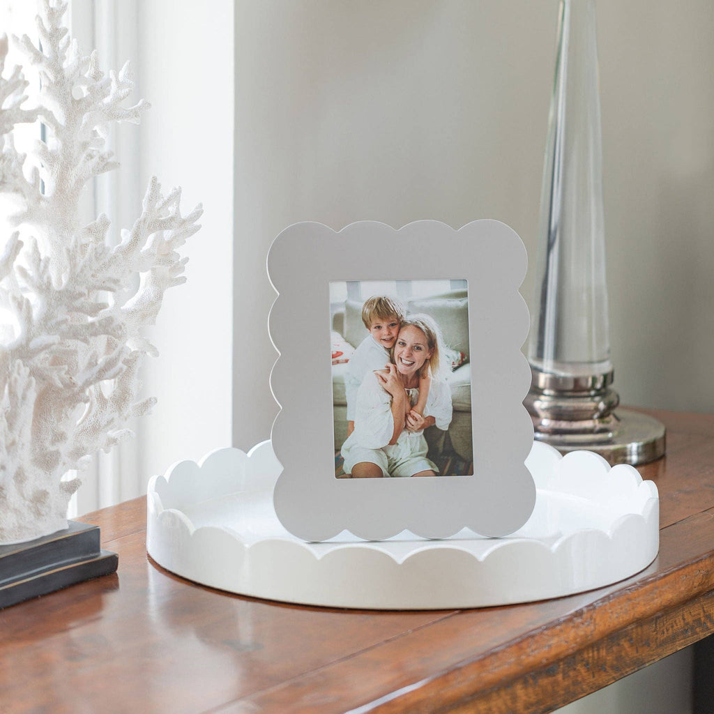 White Round Lacquered Scallop Tray