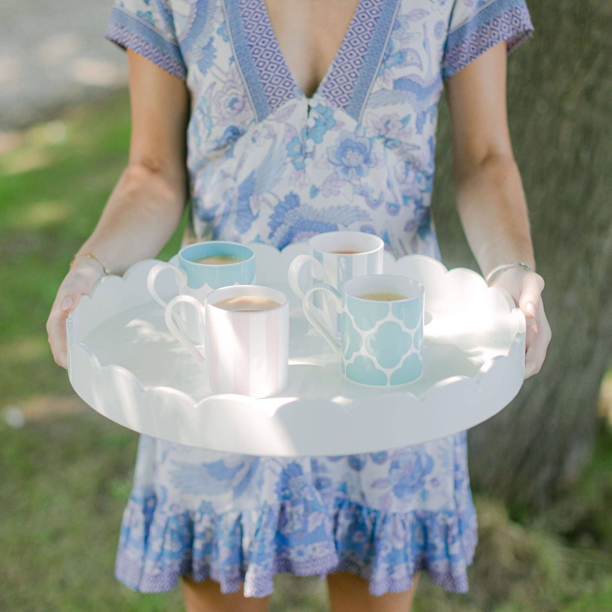 White Round Lacquered Scallop Tray